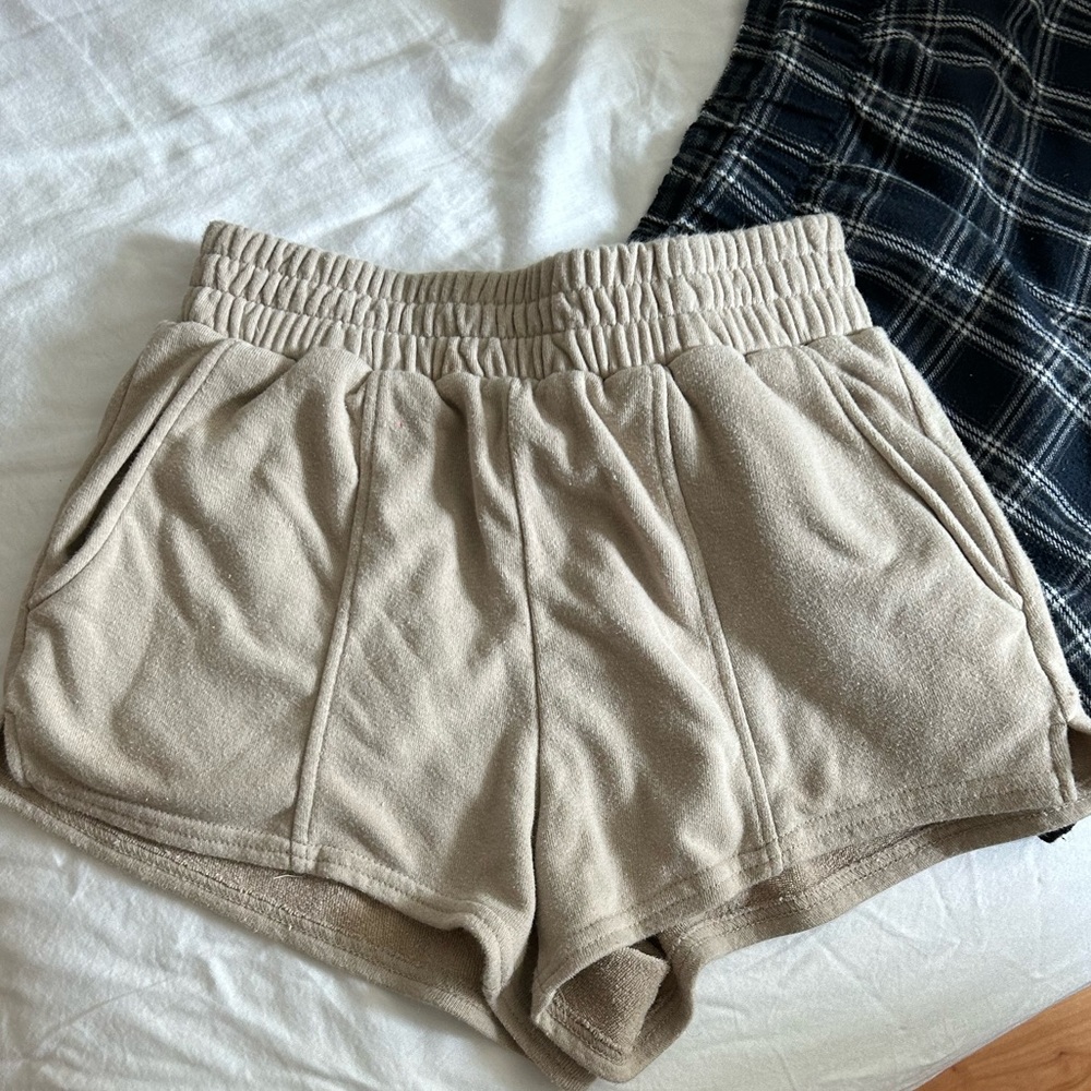 Forever 21 beige shorts